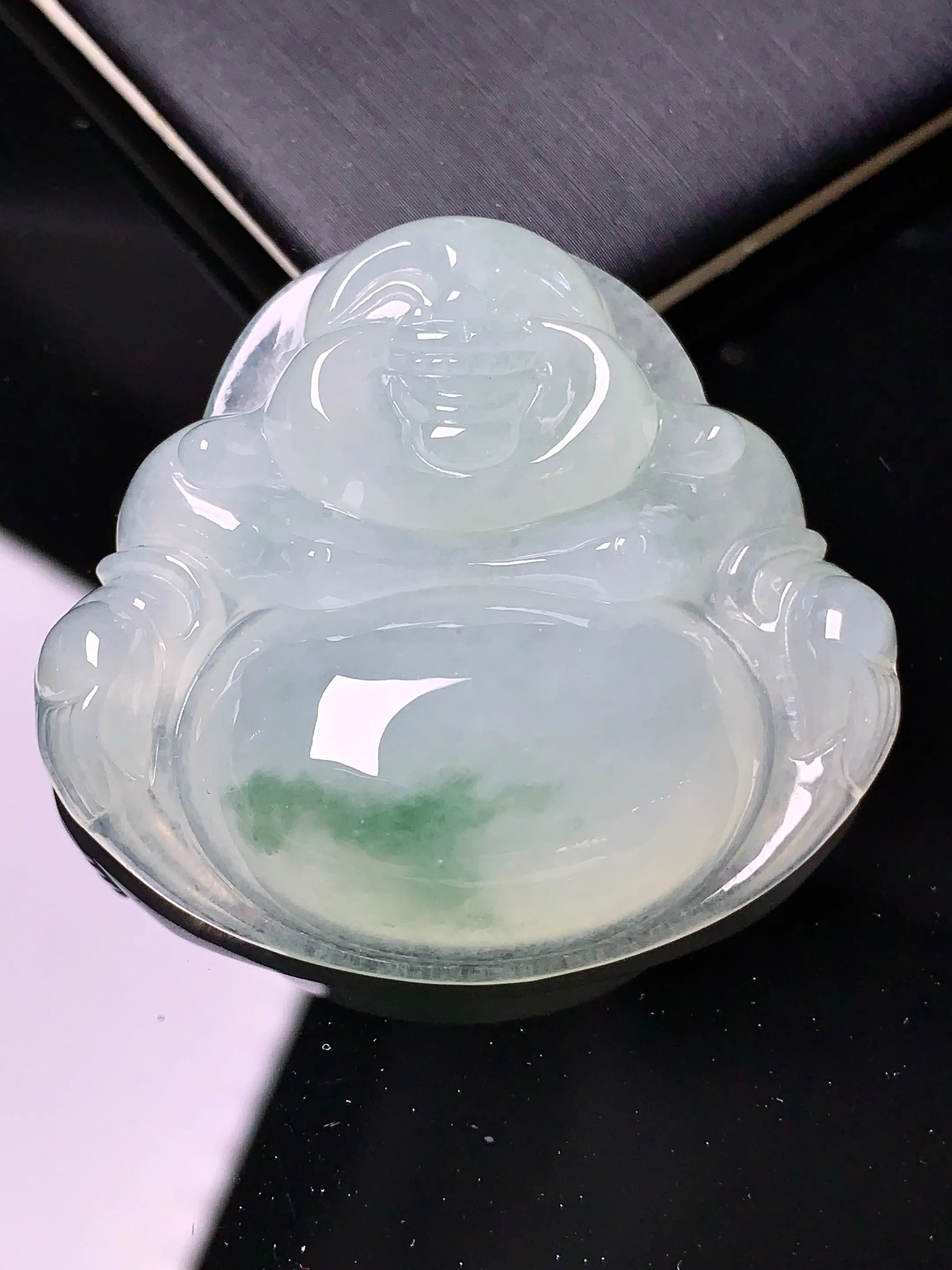 飘绿佛公吊坠 玉质细腻 色泽清新艳丽 整体尺寸40.5*44.2*11.8