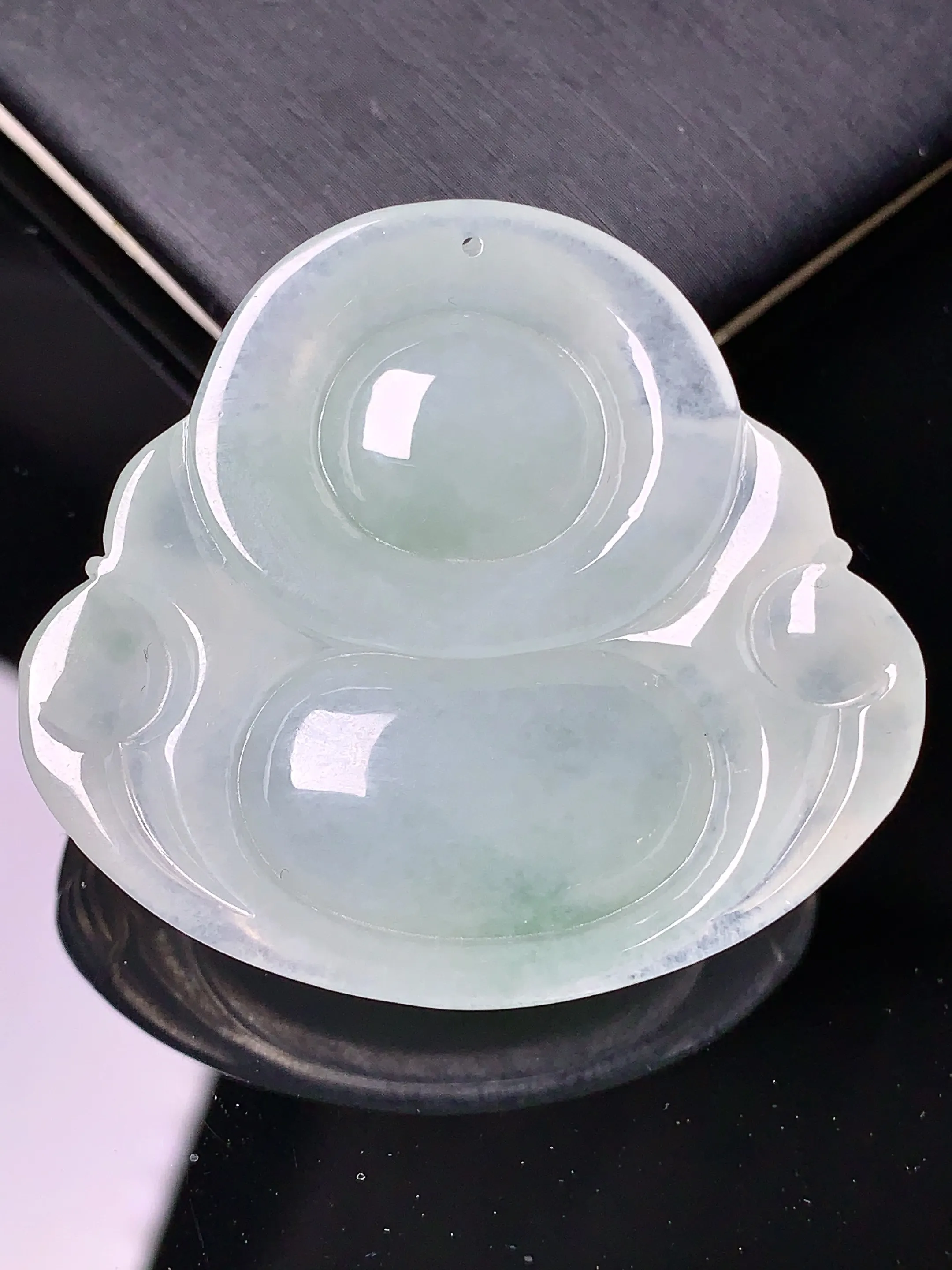 飘绿佛公吊坠 玉质细腻 色泽清新艳丽 整体尺寸40.5*44.2*11.8