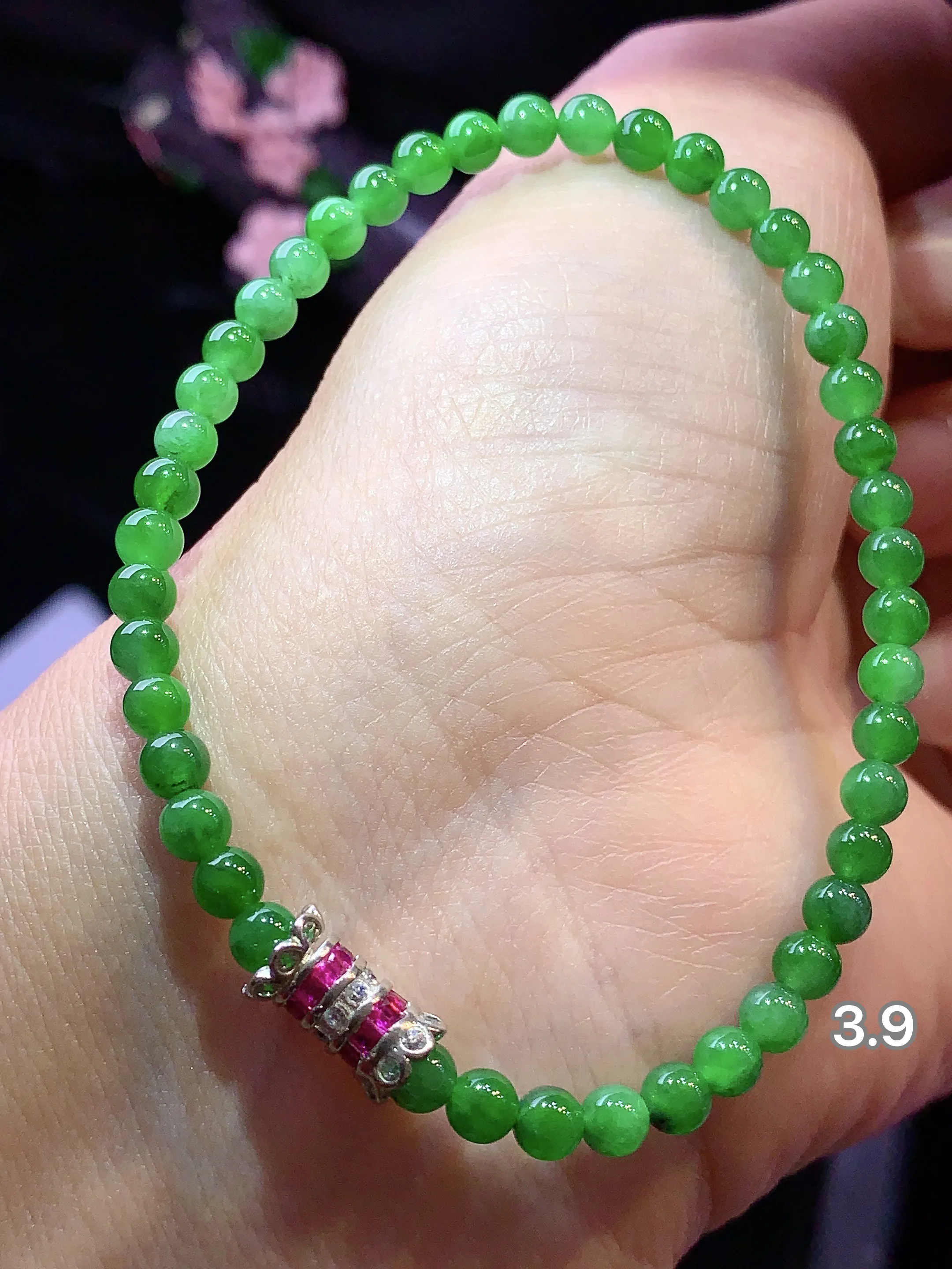 满绿圆珠手链 玉质细腻 色泽清新艳丽 整体尺寸3.9