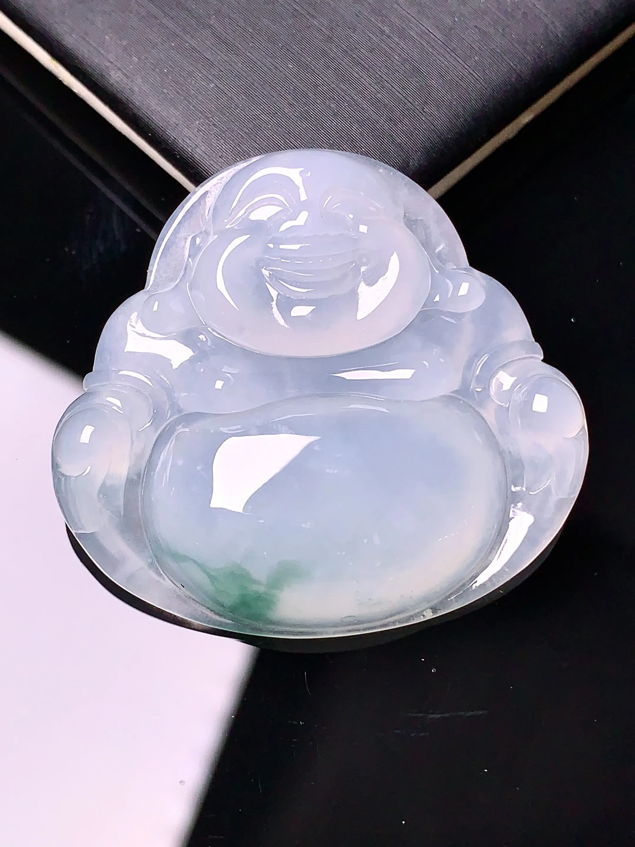 飘绿佛公吊坠 玉质细腻 色泽清新艳丽 整体尺寸33.5*36*6.2