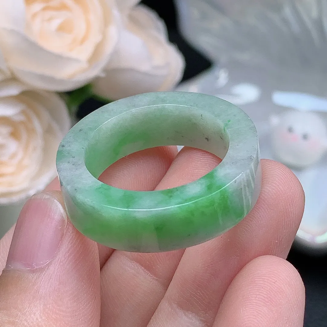 缅甸老坑种翡翠大圈口飘绿乌鸡方戒指玉指环  水润通透 尺寸：22.3-8.1-4.5mm 29号圈口6S