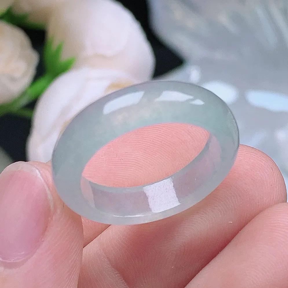 缅甸老坑冰种翡翠水润晴底起胶戒指玉指环  水润通透 尺寸：18.8-5.6-3.3mm 19号圈口6S