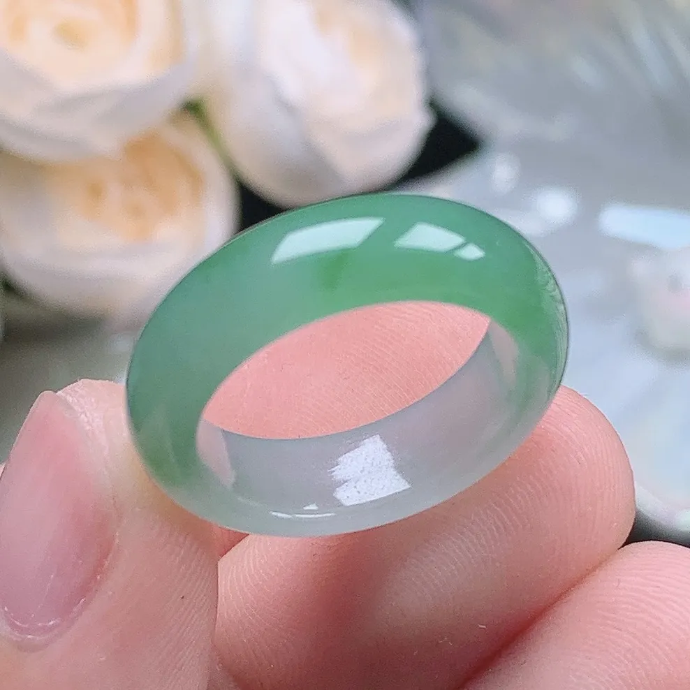 缅甸老坑种翡翠水润半山水飘绿戒指玉指环  水润通透 尺寸：17.8-6.5-3.7mm 16号圈口6S