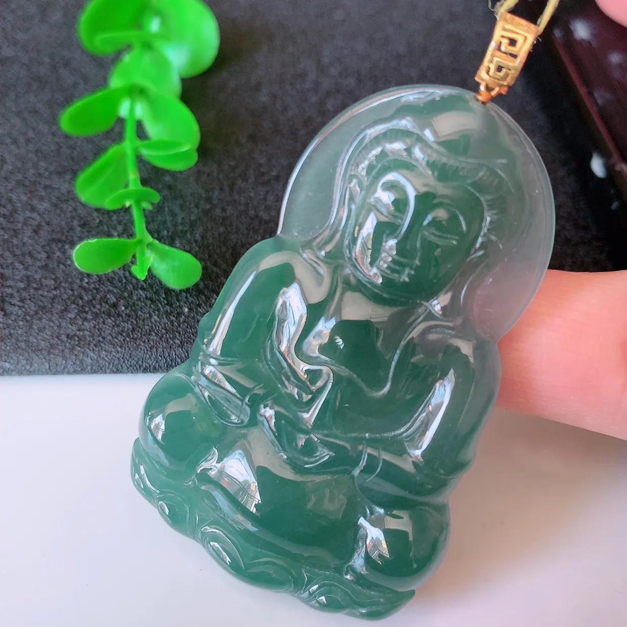 18K金镶嵌冰种满色翡翠观音菩萨吊坠，赐福翡翠观音，观音面相端庄，品相佳，佩戴气质！#35.15整体60裸石54.2*34.5*5.5