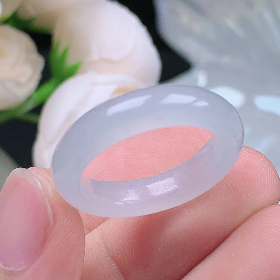 缅甸老坑冰种翡翠水润起胶白月光戒指玉指环  水润通透 尺寸：18.7-5.6-3.9mm 19号圈口6S