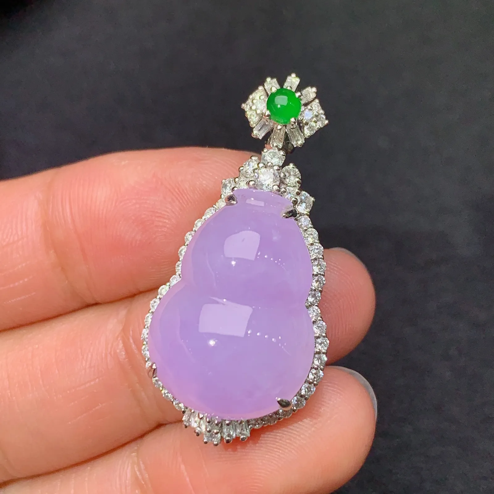 紫罗兰葫芦吊坠，18k金镶嵌，颜色鲜艳，温润细腻 尺寸34.3*16.7*11.1