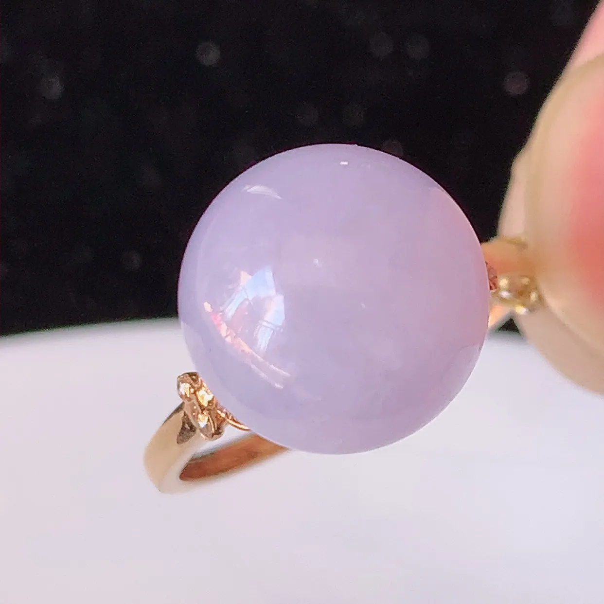 自然光实拍 18K金精工镶嵌紫罗兰翡翠圆珠戒指，玉质细腻，翡翠色泽均匀，艳丽饱满，款式高贵大气，上手亮眼，#83.15戒指整体30-17-12.8裸石11.8