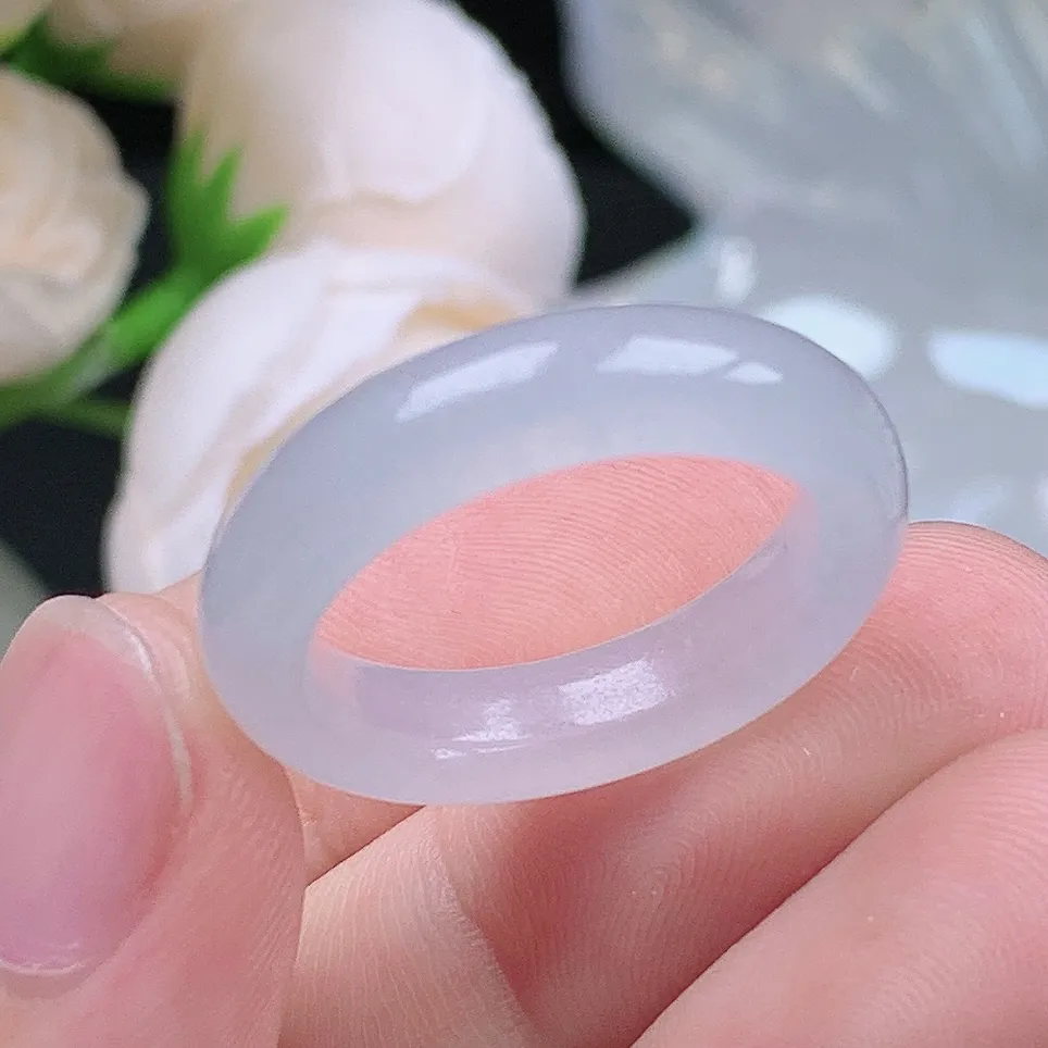 缅甸老坑冰种翡翠水润起胶白月光戒指玉指环  水润通透 尺寸：18.7-5.6-3.9mm 19号圈口6S