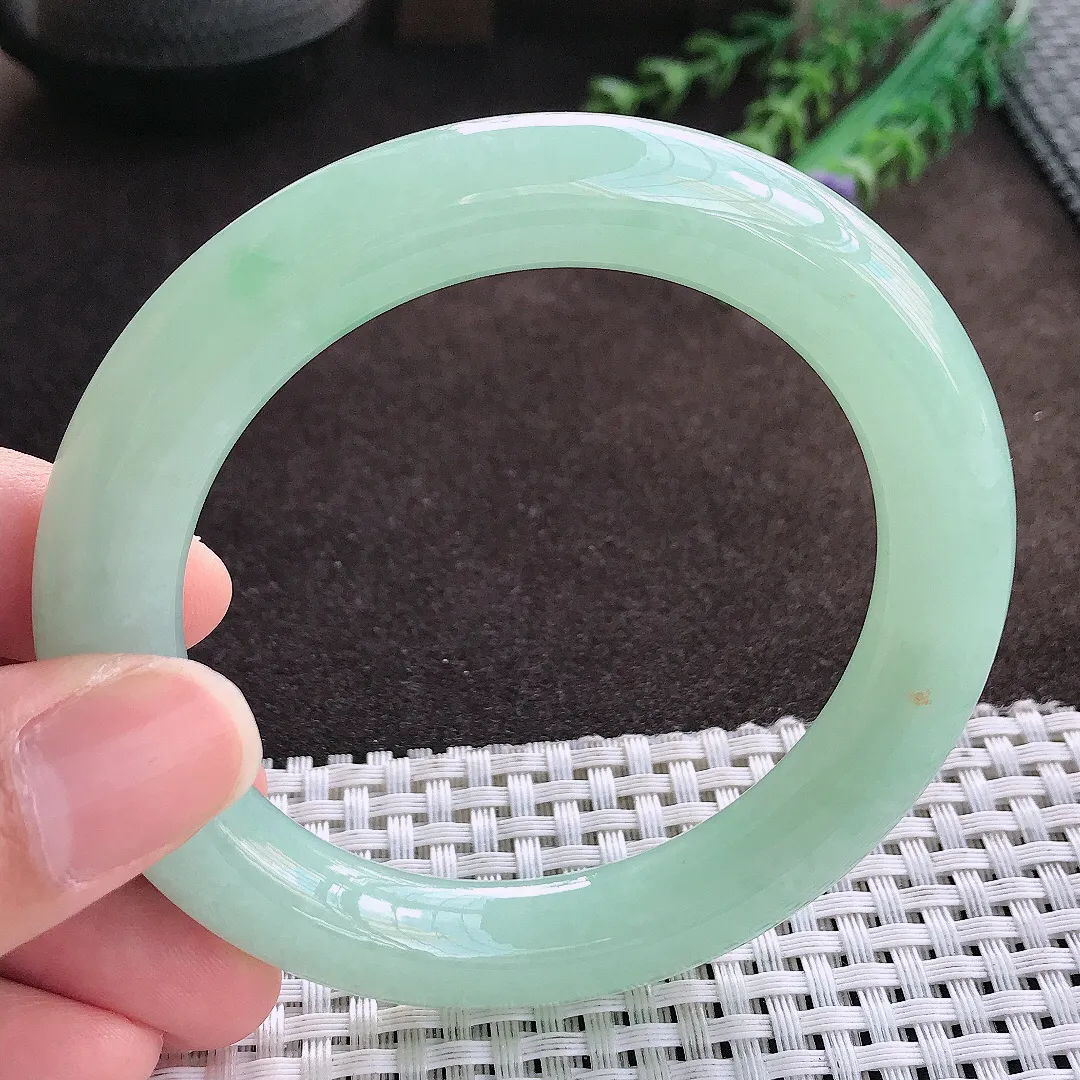 天然a货翡翠57/10.7/11老坑冰润水灵满绿冰晴绿圆条手镯翡翠玉手镯