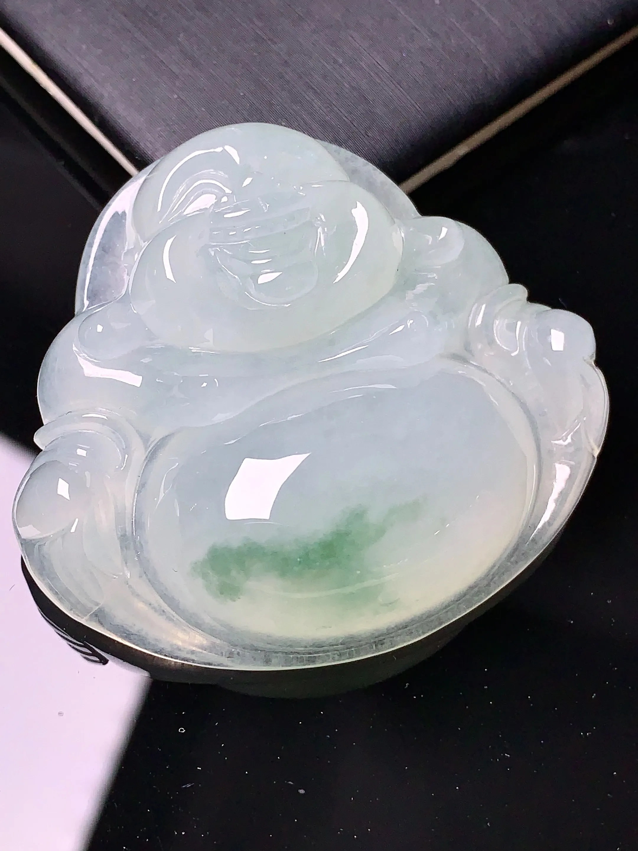 飘绿佛公吊坠 玉质细腻 色泽清新艳丽 整体尺寸40.5*44.2*11.8