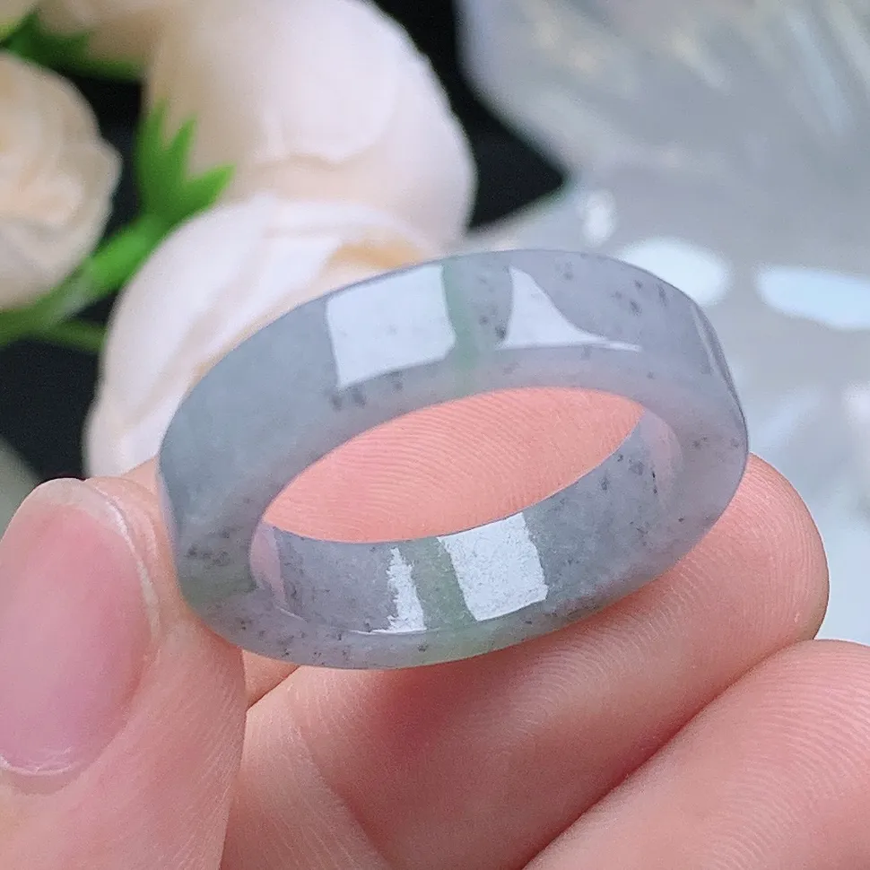 缅甸老坑种翡翠水润飘绿乌鸡方戒指玉指环  水润通透 尺寸：20.1-5.6-3.5mm 23号圈口6S