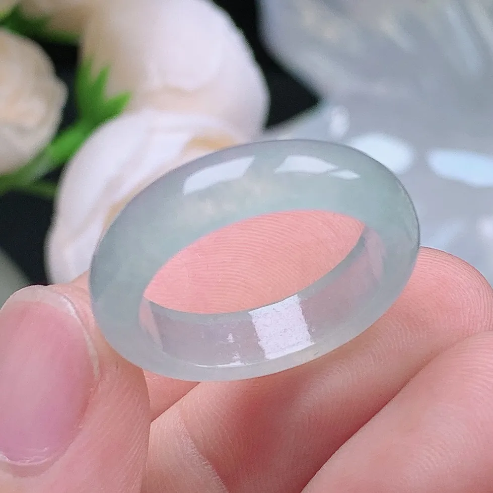 缅甸老坑冰种翡翠水润晴底起胶戒指玉指环  水润通透 尺寸：18.8-5.6-3.3mm 19号圈口6S