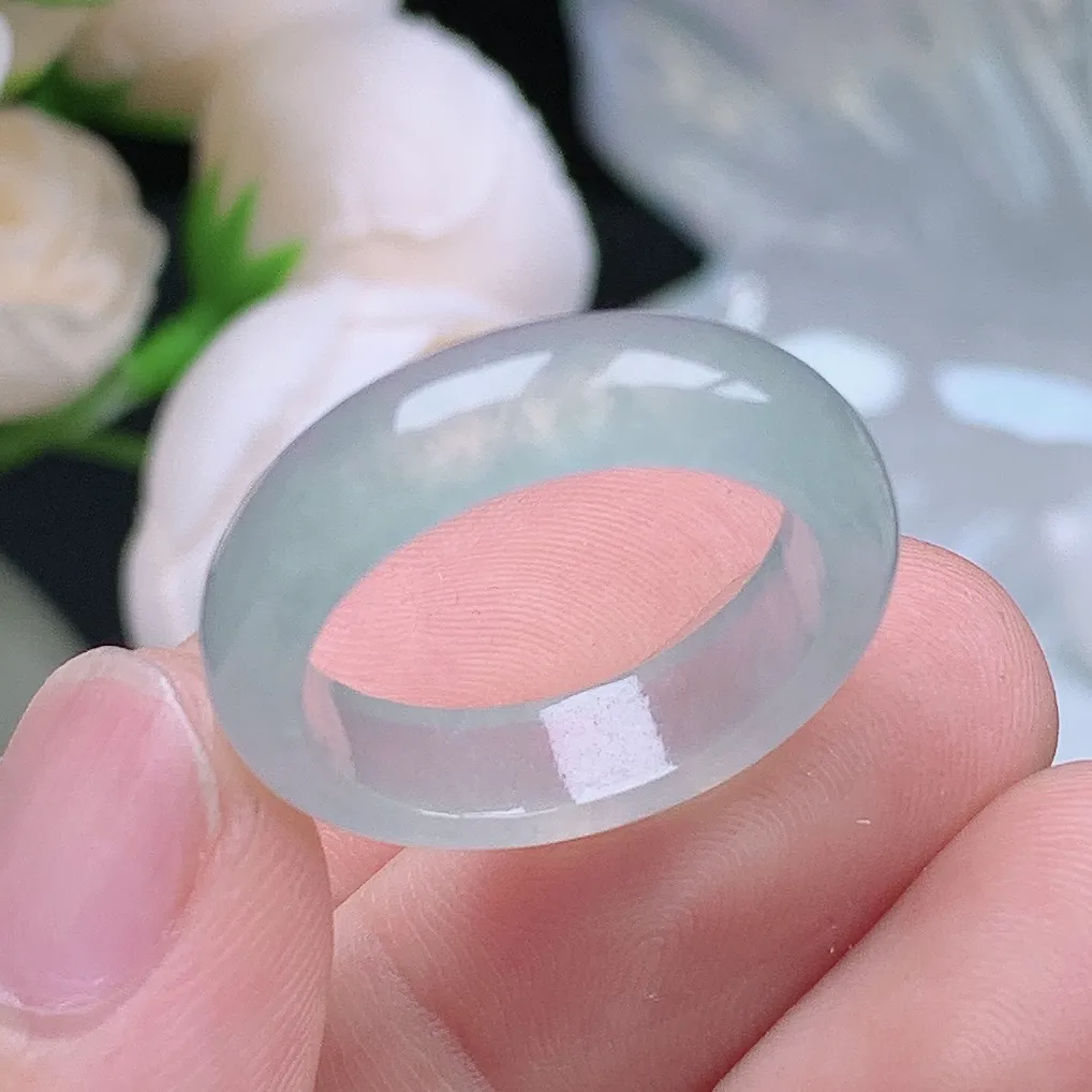 缅甸老坑冰种翡翠水润晴底起胶戒指玉指环  水润通透 尺寸：18.8-5.6-3.3mm 19号圈口6S