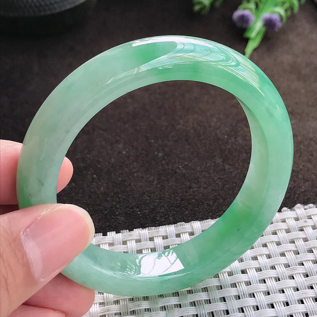 天然a货翡翠54.5/12.3/8.9老坑冰胶水灵满绿飘阳绿手镯宽边翡翠玉手镯