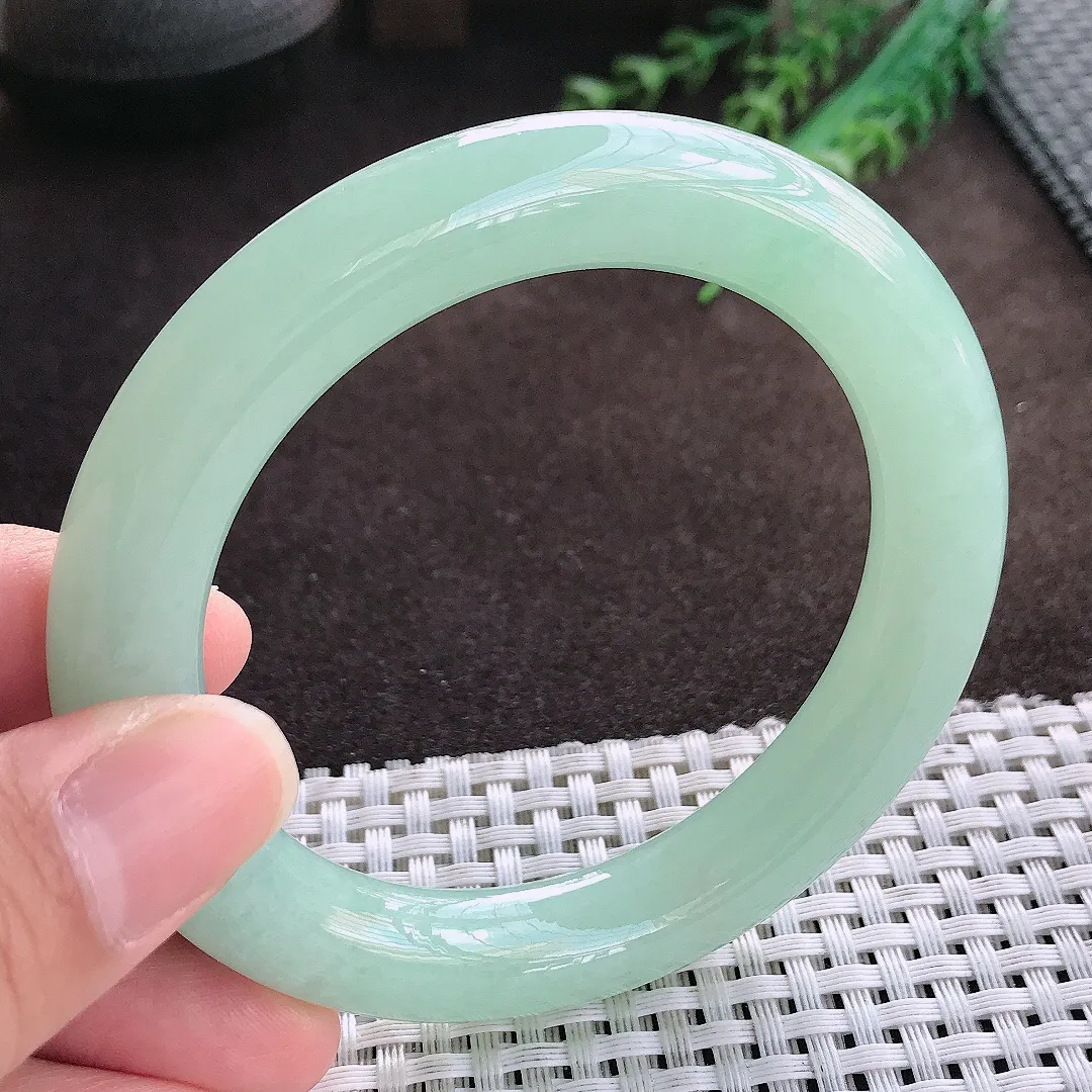 天然a货翡翠57/10.7/11老坑冰润水灵满绿冰晴绿圆条手镯翡翠玉手镯