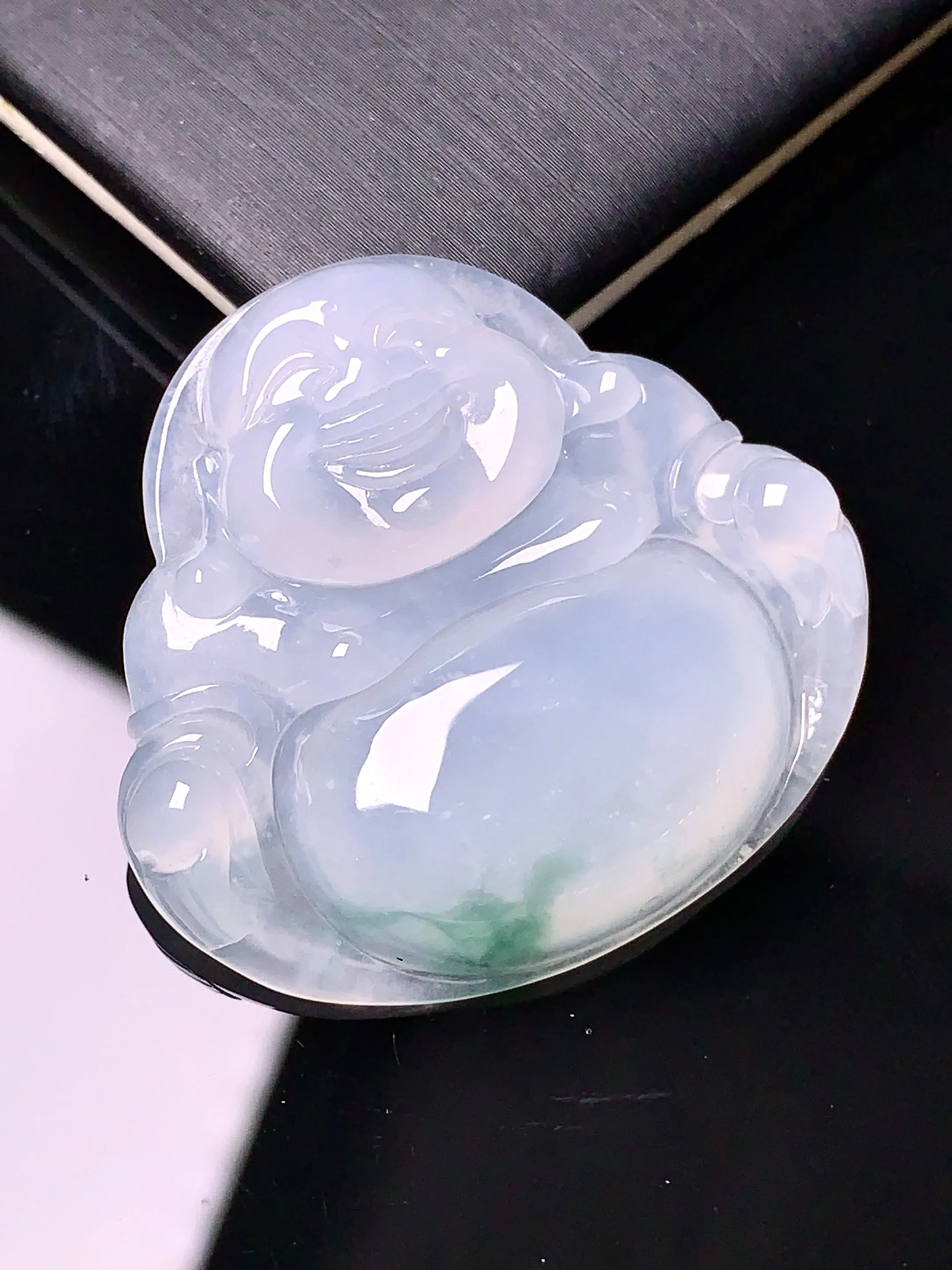 飘绿佛公吊坠 玉质细腻 色泽清新艳丽 整体尺寸33.5*36*6.2