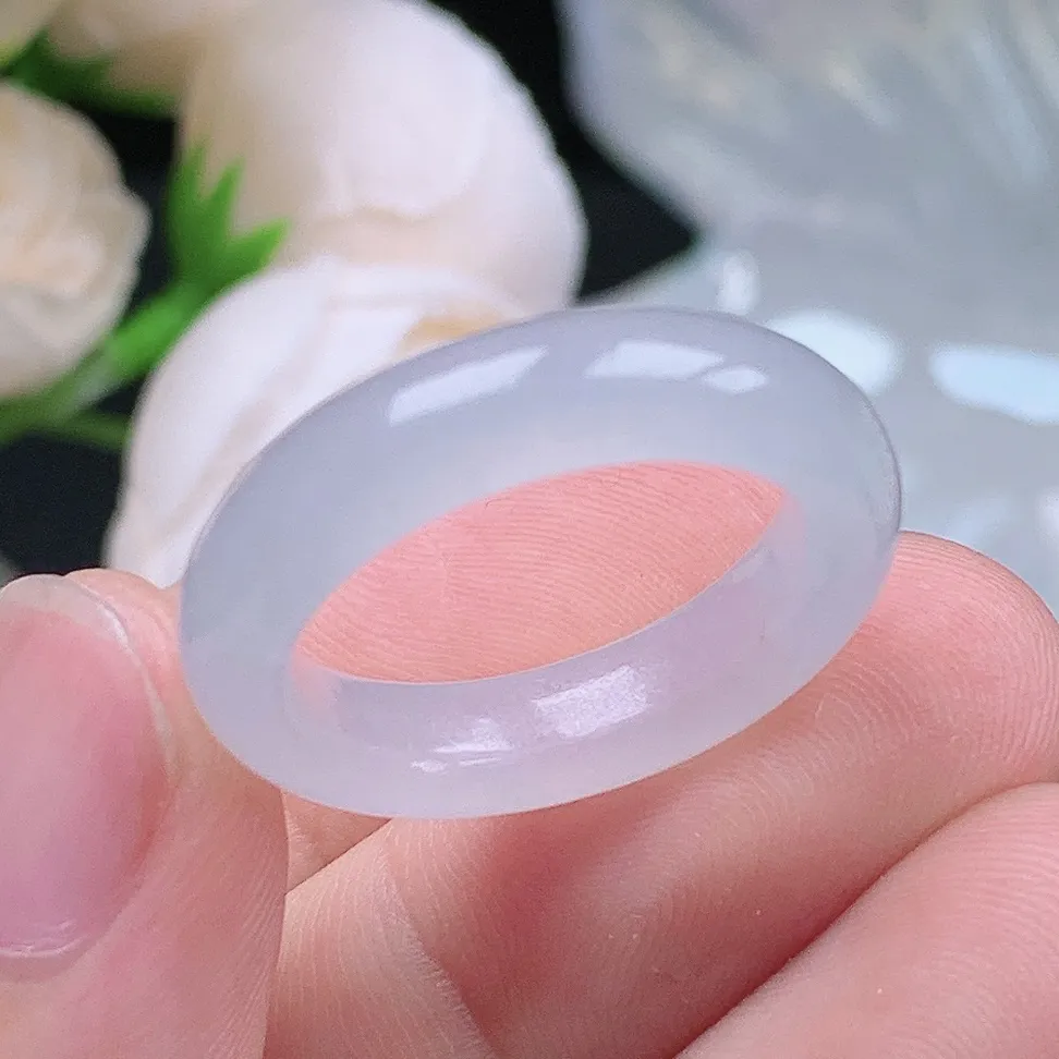 缅甸老坑冰种翡翠水润起胶白月光戒指玉指环  水润通透 尺寸：18.7-5.6-3.9mm 19号圈口6S