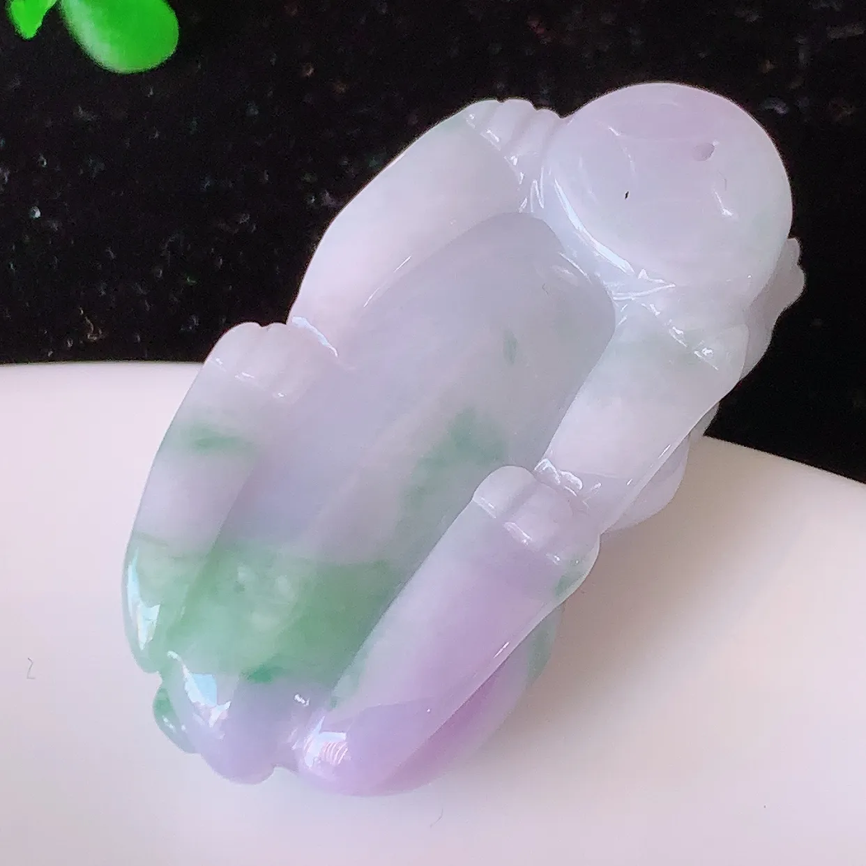 自然光实拍，冰润春带彩翡翠招财貔貅吊坠，民间有“一摸貔貅运程旺盛，再摸貔貅财运滚滚，三摸貔貅平步青云 ”的美好祝愿。#1.15