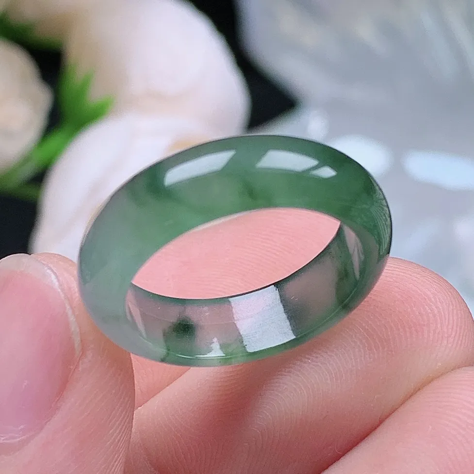 缅甸老坑冰种翡翠水润起胶飘绿花戒指玉指环  水润通透 尺寸：17.1-5.8-2.9mm 14号圈口6S