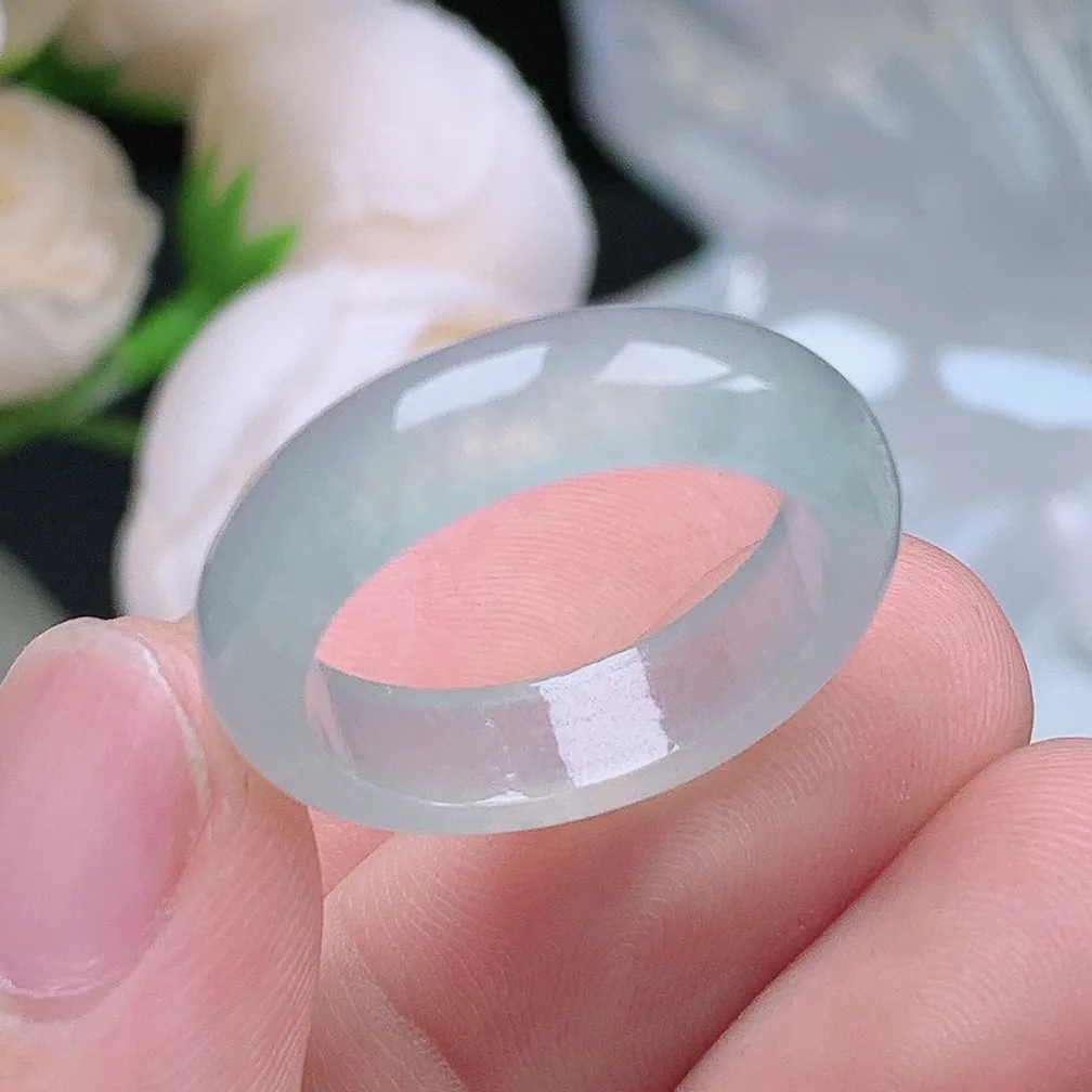 缅甸老坑冰种翡翠水润晴底起胶戒指玉指环  水润通透 尺寸：18.8-5.6-3.3mm 19号圈口6S