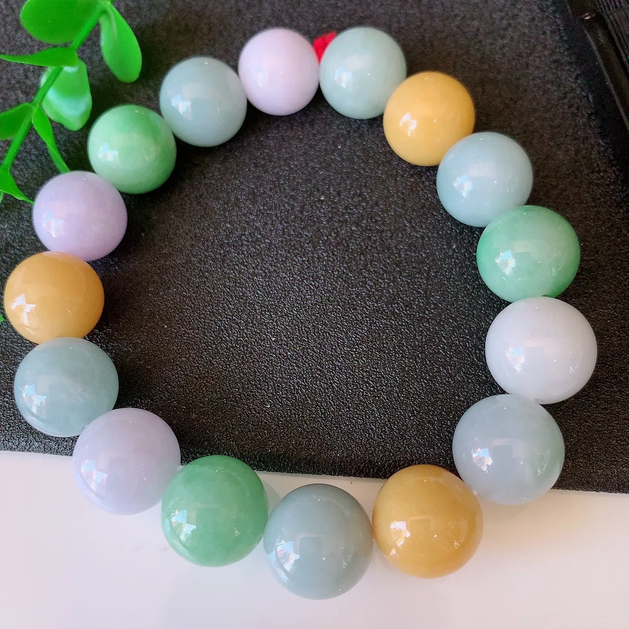 自然光实拍，冰润多宝翡翠手链，多彩翡翠手串，颜色丰富，料子细腻，高档大气，自戴送礼佳品！#46.15取一尺寸13.2mm