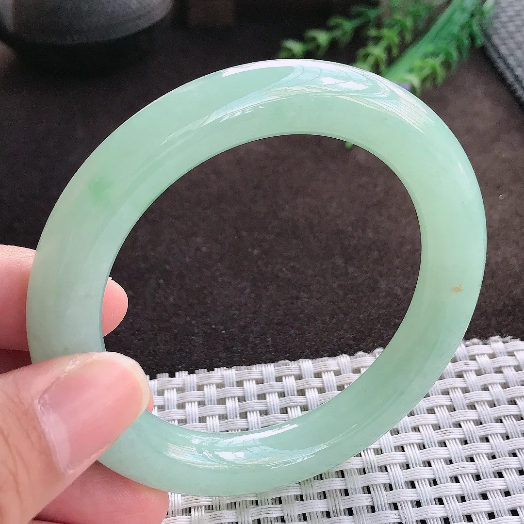 天然a货翡翠57/10.7/11老坑冰润水灵满绿冰晴绿圆条手镯翡翠玉手镯