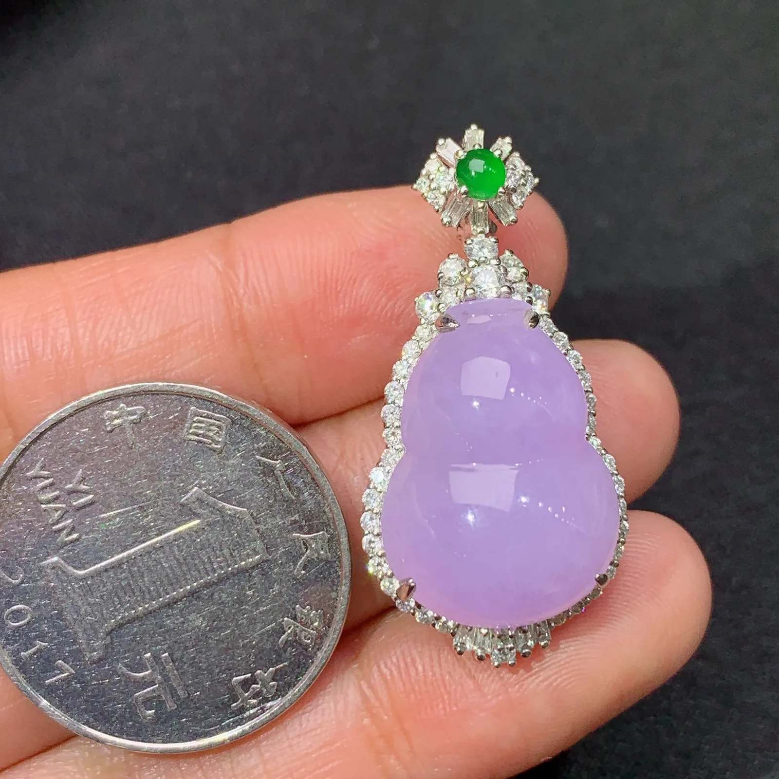 紫罗兰葫芦吊坠，18k金镶嵌，颜色鲜艳，温润细腻 尺寸34.3*16.7*11.1