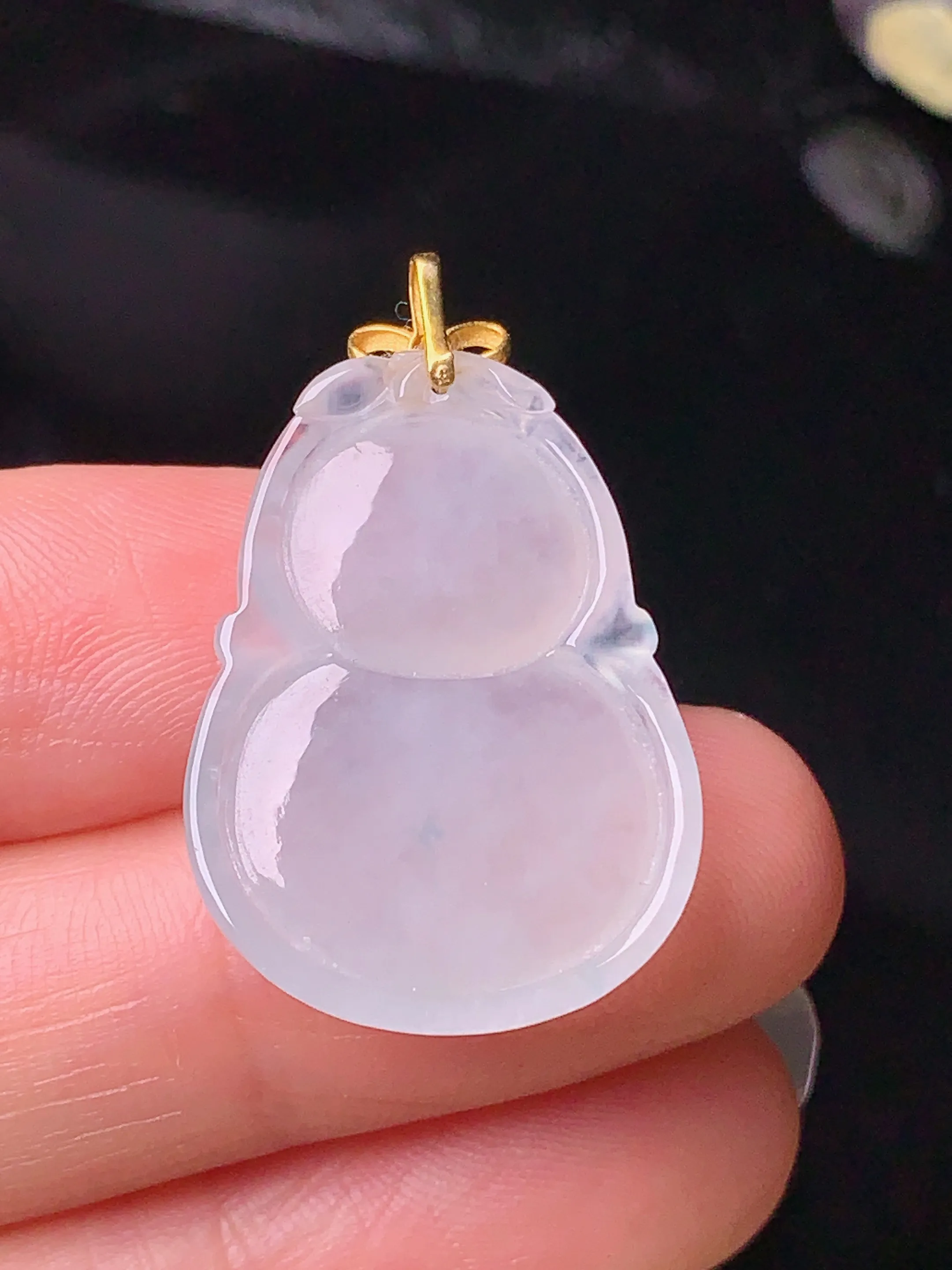 18k金镶嵌冰种葫芦吊坠 玉质细腻 色泽清新艳丽 整体尺寸30.2*18.7*5.5