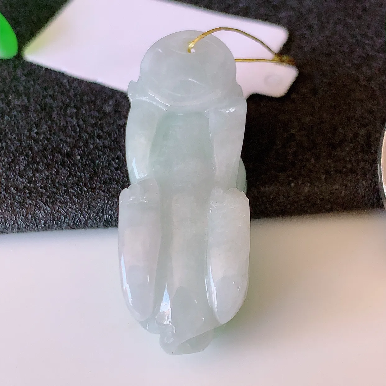 自然光实拍，水润飘绿翡翠招财貔貅吊坠，民间有“一摸貔貅运程旺盛，再摸貔貅财运滚滚，三摸貔貅平步青云 ”的美好祝愿。#35.15