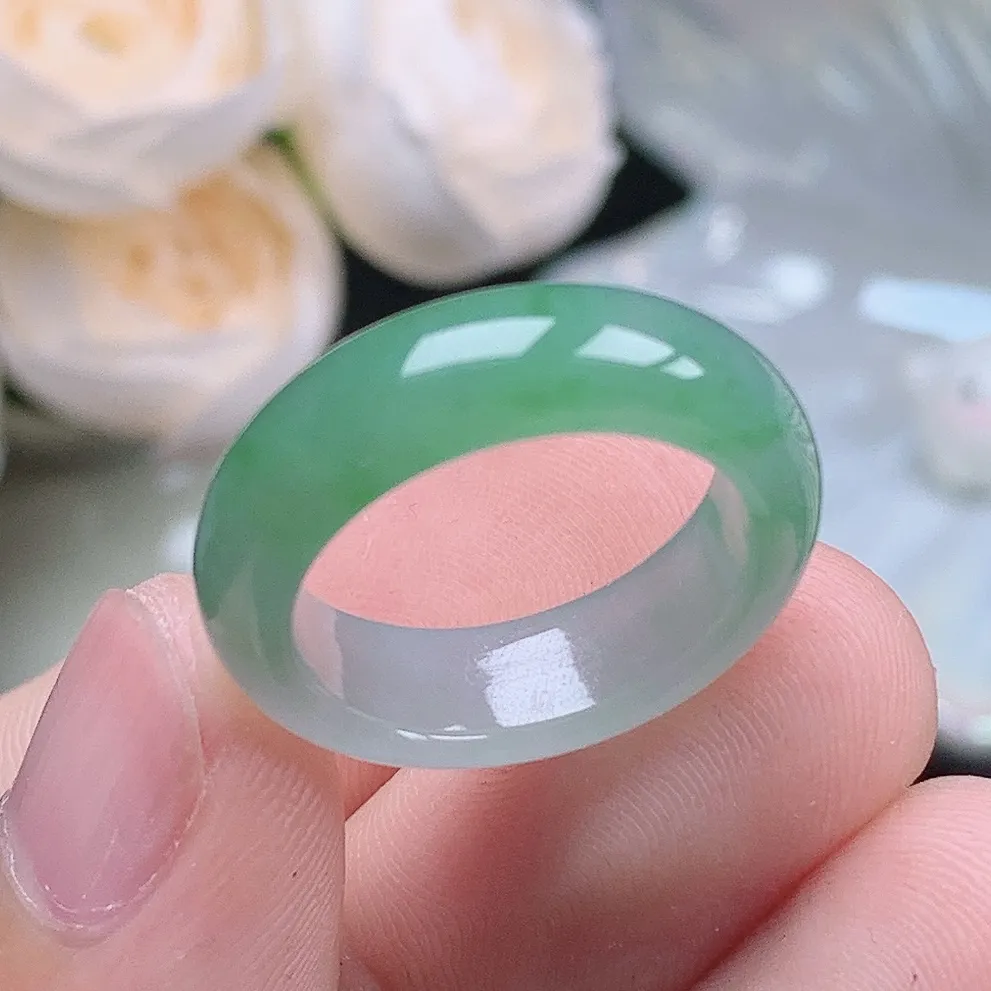 缅甸老坑种翡翠水润半山水飘绿戒指玉指环  水润通透 尺寸：17.8-6.5-3.7mm 16号圈口6S