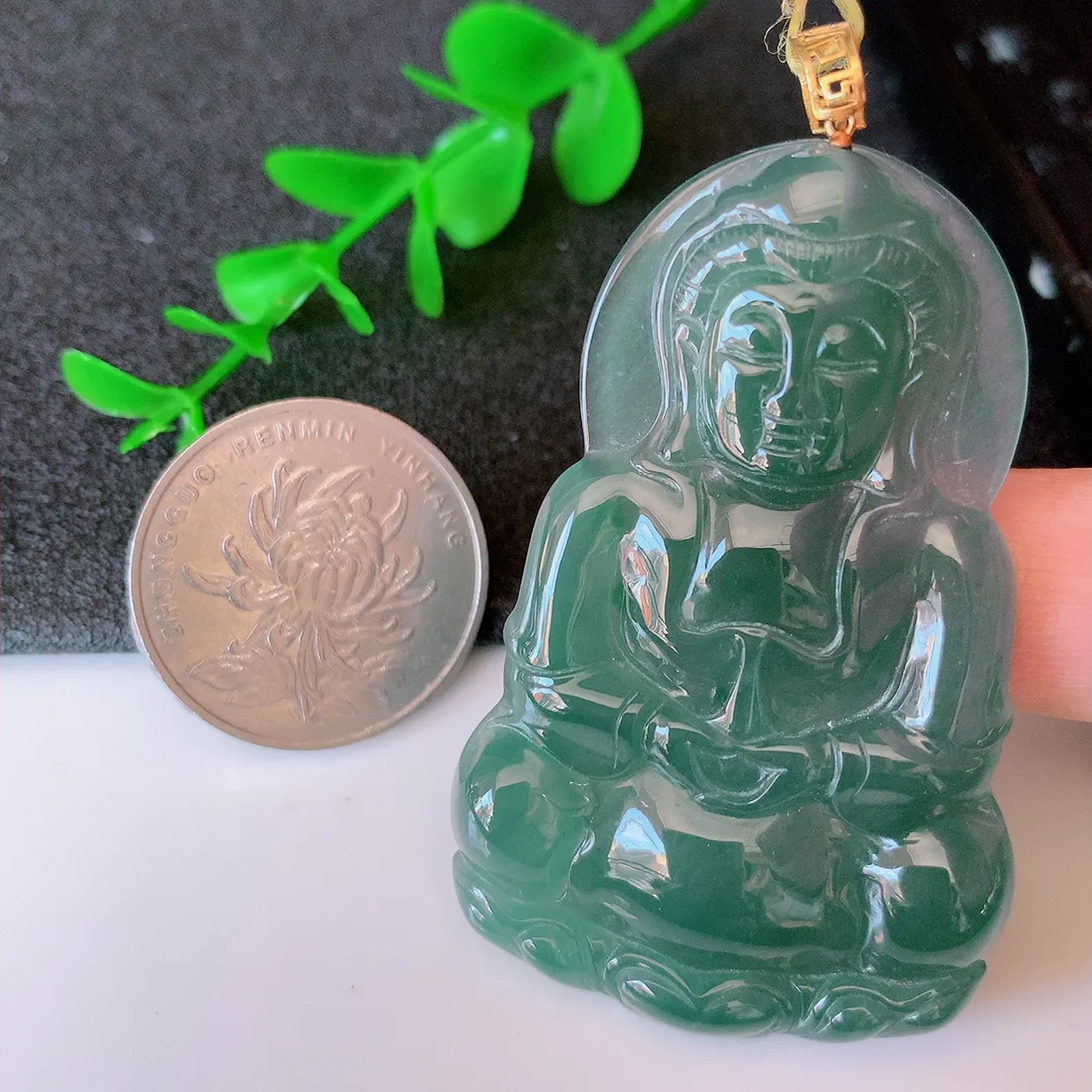 18K金镶嵌冰种满色翡翠观音菩萨吊坠，赐福翡翠观音，观音面相端庄，品相佳，佩戴气质！#35.15整体60裸石54.2*34.5*5.5
