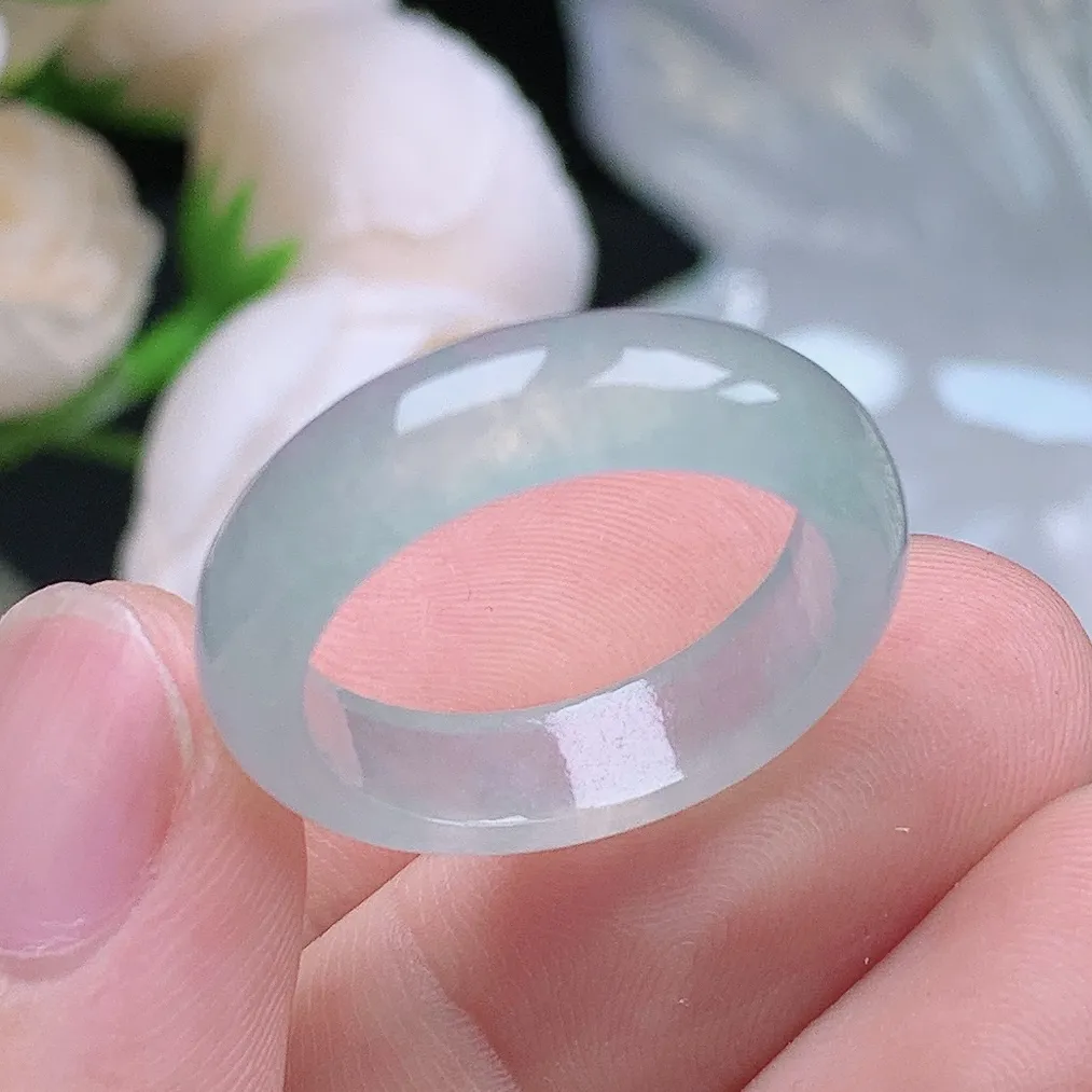 缅甸老坑冰种翡翠水润晴底起胶戒指玉指环  水润通透 尺寸：18.8-5.6-3.3mm 19号圈口6S