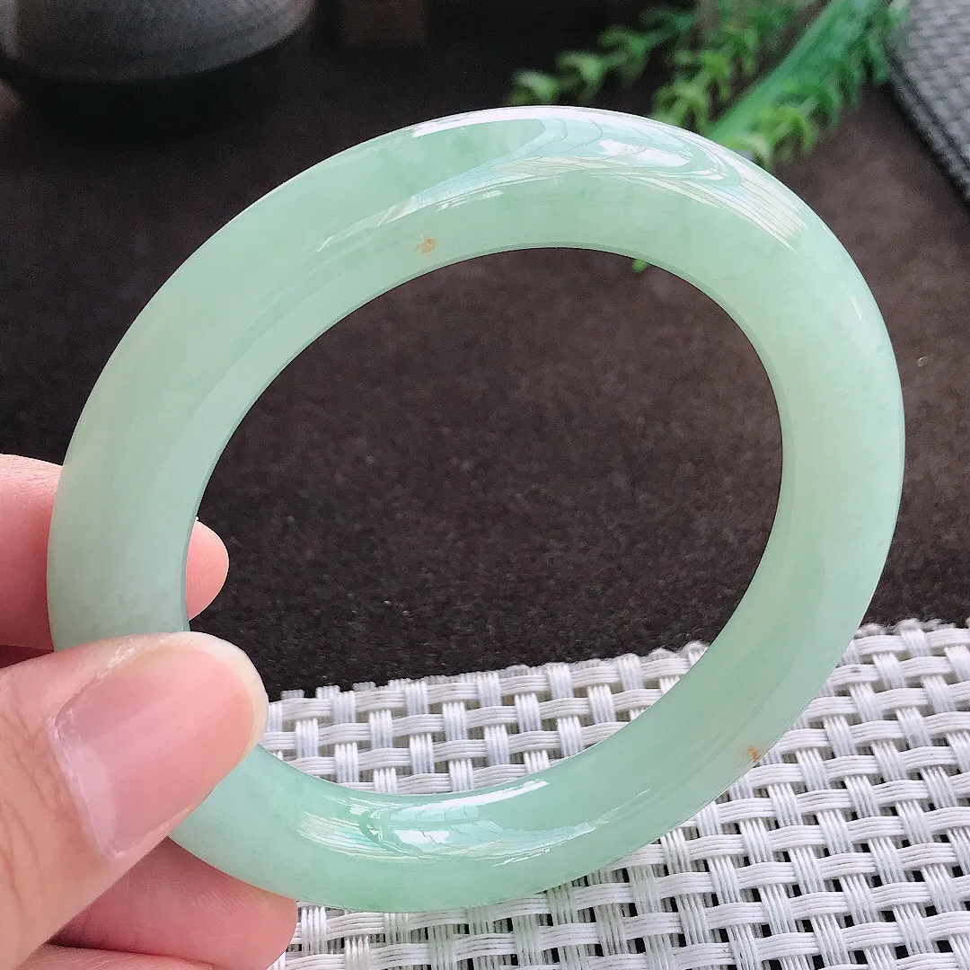 天然a货翡翠57/10.7/11老坑冰润水灵满绿冰晴绿圆条手镯翡翠玉手镯