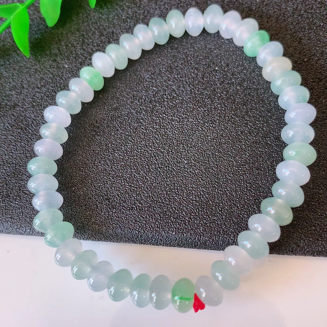 自然光实拍，冰种飘绿翡翠手串手链，种老水足，冰清玉润  颜色漂亮  #46.15取一尺寸6.2