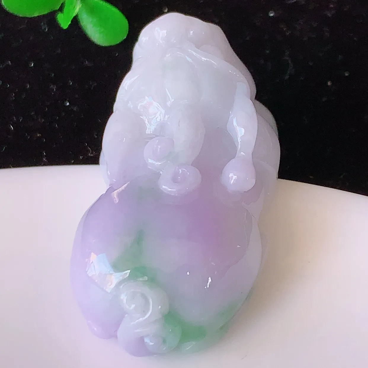 自然光实拍，冰润春带彩翡翠招财貔貅吊坠，民间有“一摸貔貅运程旺盛，再摸貔貅财运滚滚，三摸貔貅平步青云 ”的美好祝愿。#1.15