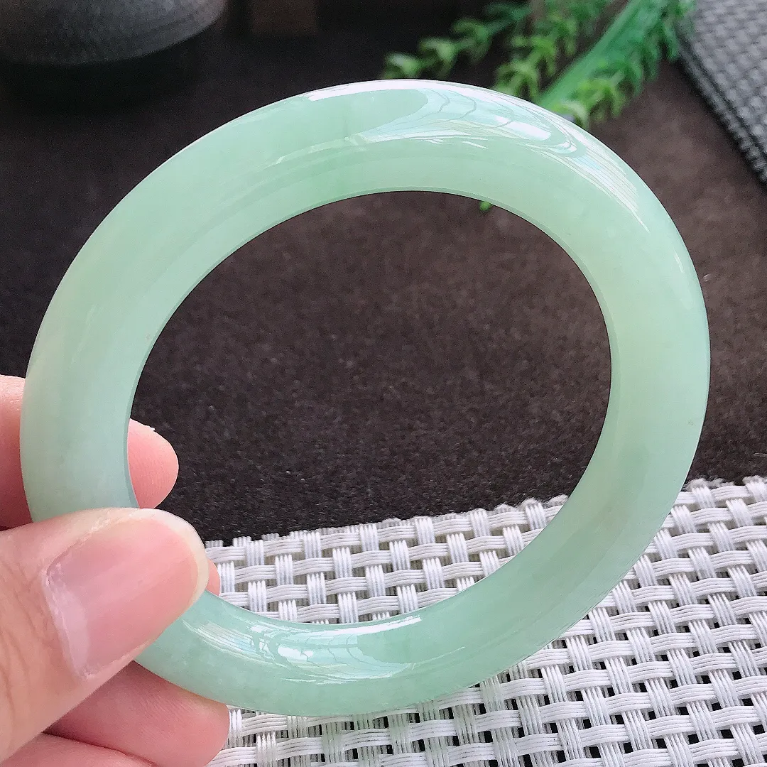 天然a货翡翠57/10.7/11老坑冰润水灵满绿冰晴绿圆条手镯翡翠玉手镯