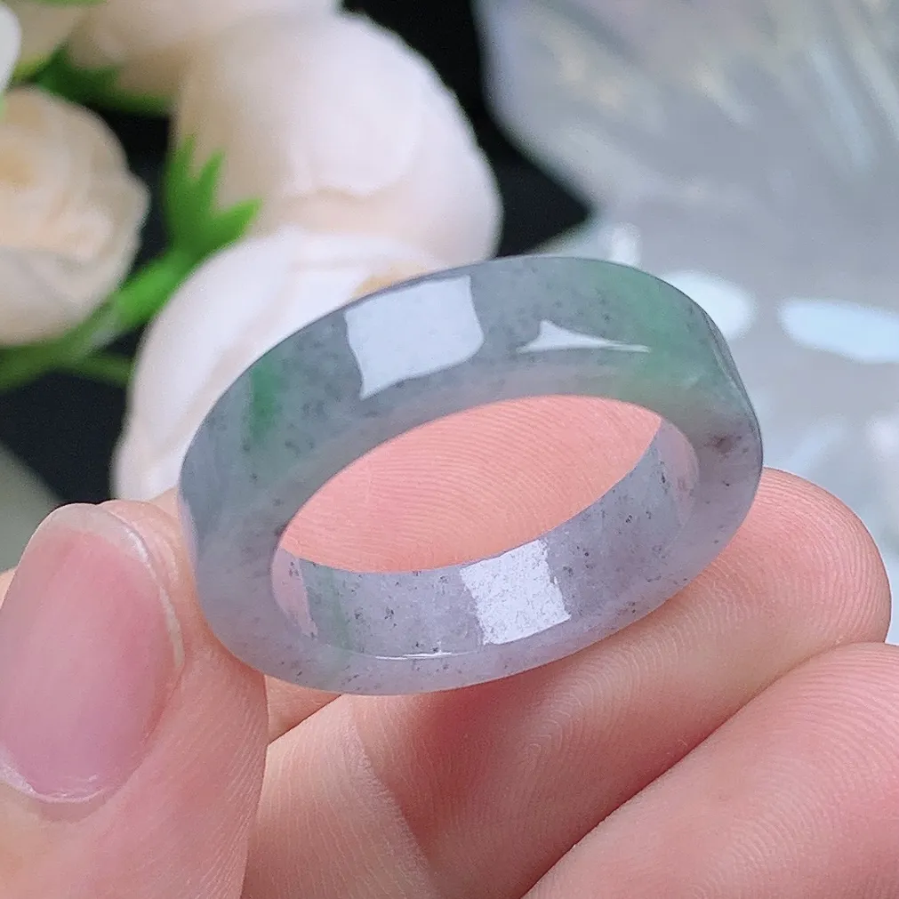 缅甸老坑种翡翠水润飘绿乌鸡方戒指玉指环  水润通透 尺寸：20.1-5.6-3.5mm 23号圈口6S