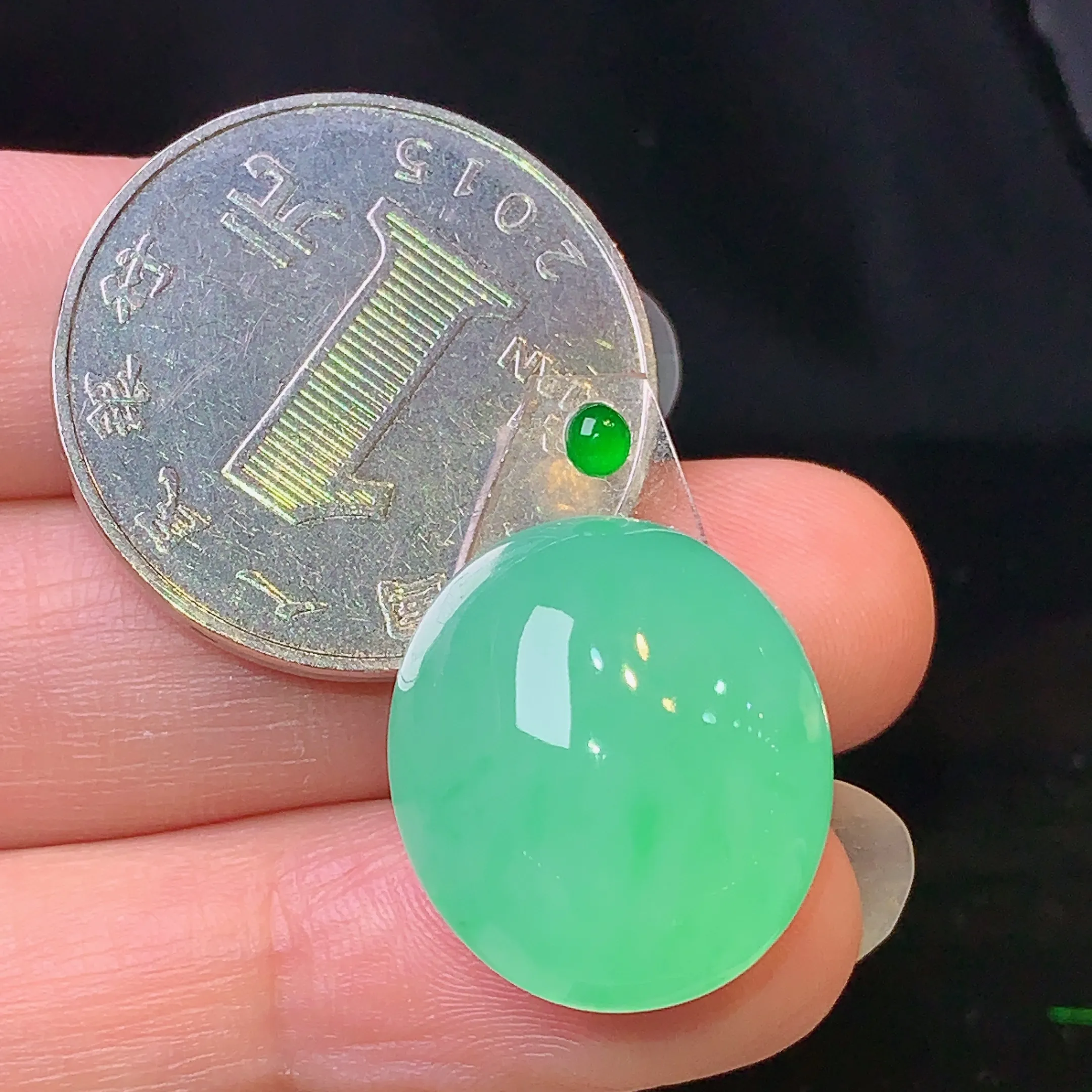 镶嵌款 翠绿蛋面吊坠 玉质细腻 色泽清新艳丽 整体尺寸19.3*17*8