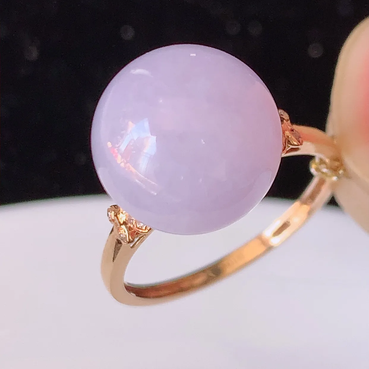 自然光实拍 18K金精工镶嵌紫罗兰翡翠圆珠戒指，玉质细腻，翡翠色泽均匀，艳丽饱满，款式高贵大气，上手亮眼，#83.15戒指整体30-17-12.8裸石11.8