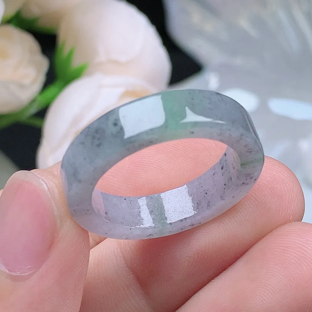 缅甸老坑种翡翠水润飘绿乌鸡方戒指玉指环  水润通透 尺寸：20.1-5.6-3.5mm 23号圈口6S