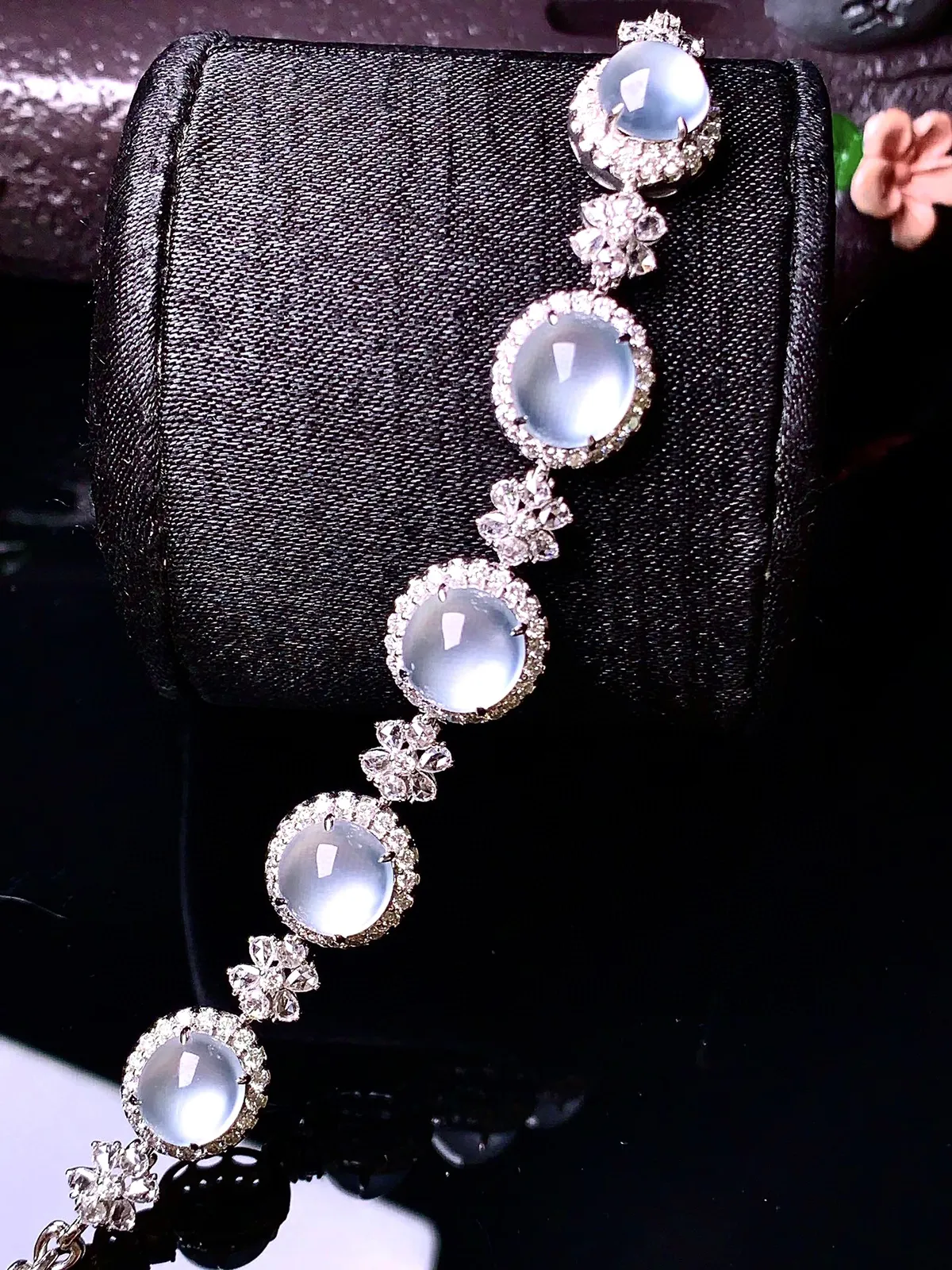 18k金钻镶嵌冰种蛋面手链 玉质细腻 色泽清新艳丽 整体尺寸96.6*11*8.2