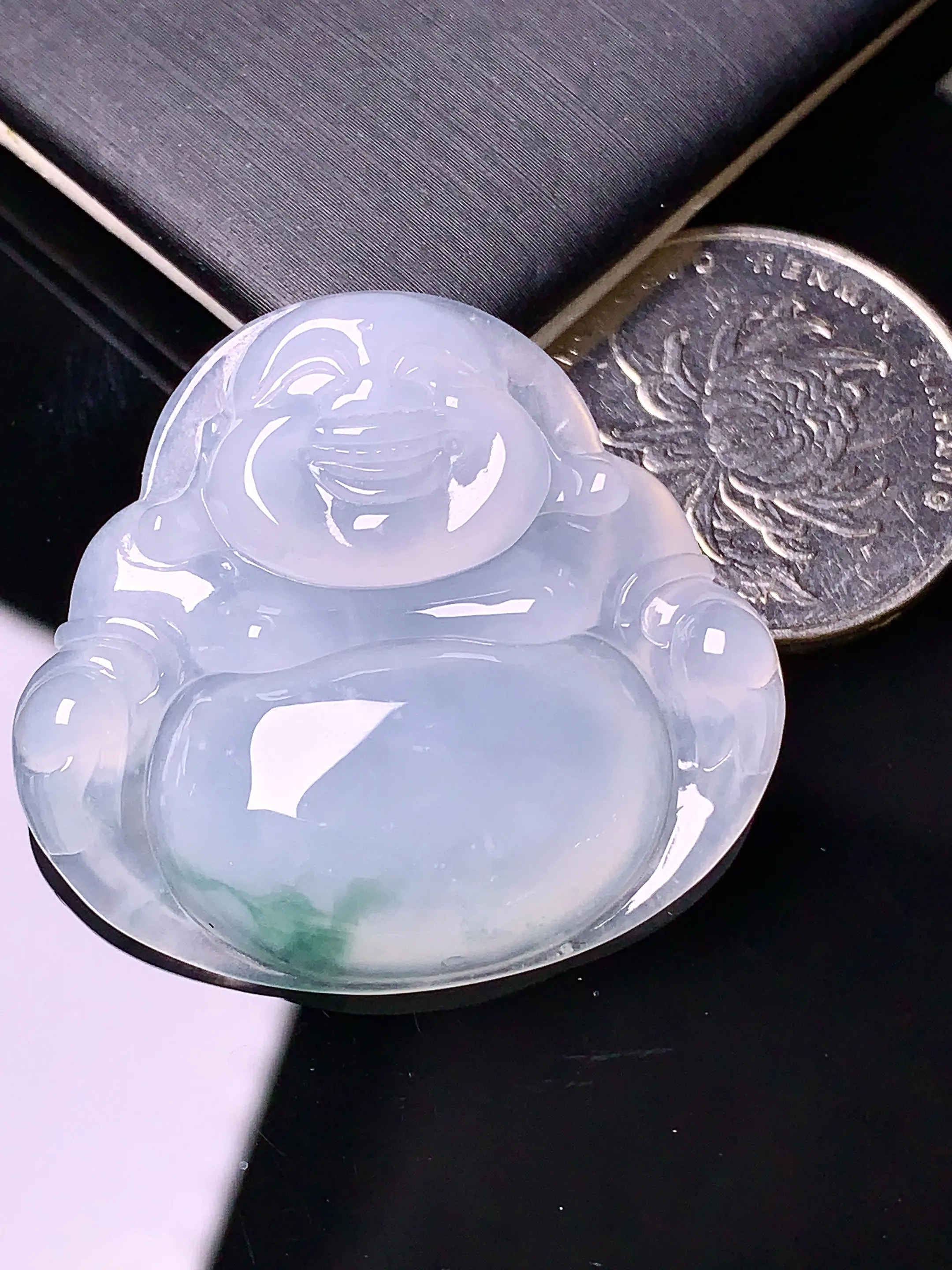 飘绿佛公吊坠 玉质细腻 色泽清新艳丽 整体尺寸33.5*36*6.2