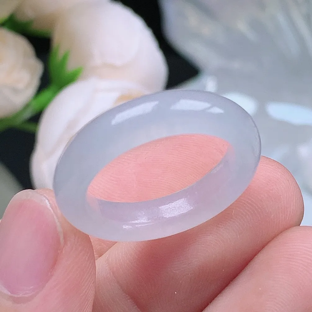缅甸老坑冰种翡翠水润起胶白月光戒指玉指环  水润通透 尺寸：18.7-5.6-3.9mm 19号圈口6S