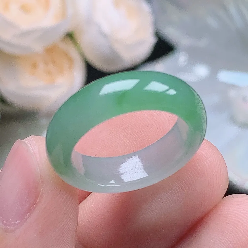 缅甸老坑种翡翠水润半山水飘绿戒指玉指环  水润通透 尺寸：17.8-6.5-3.7mm 16号圈口6S