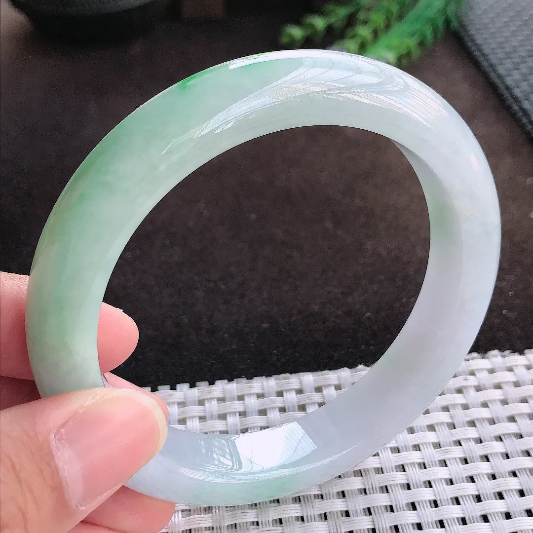 天然a货翡翠62.5/13/9.5老坑精美温润飘阳绿大圈口手镯宽边翡翠玉手镯