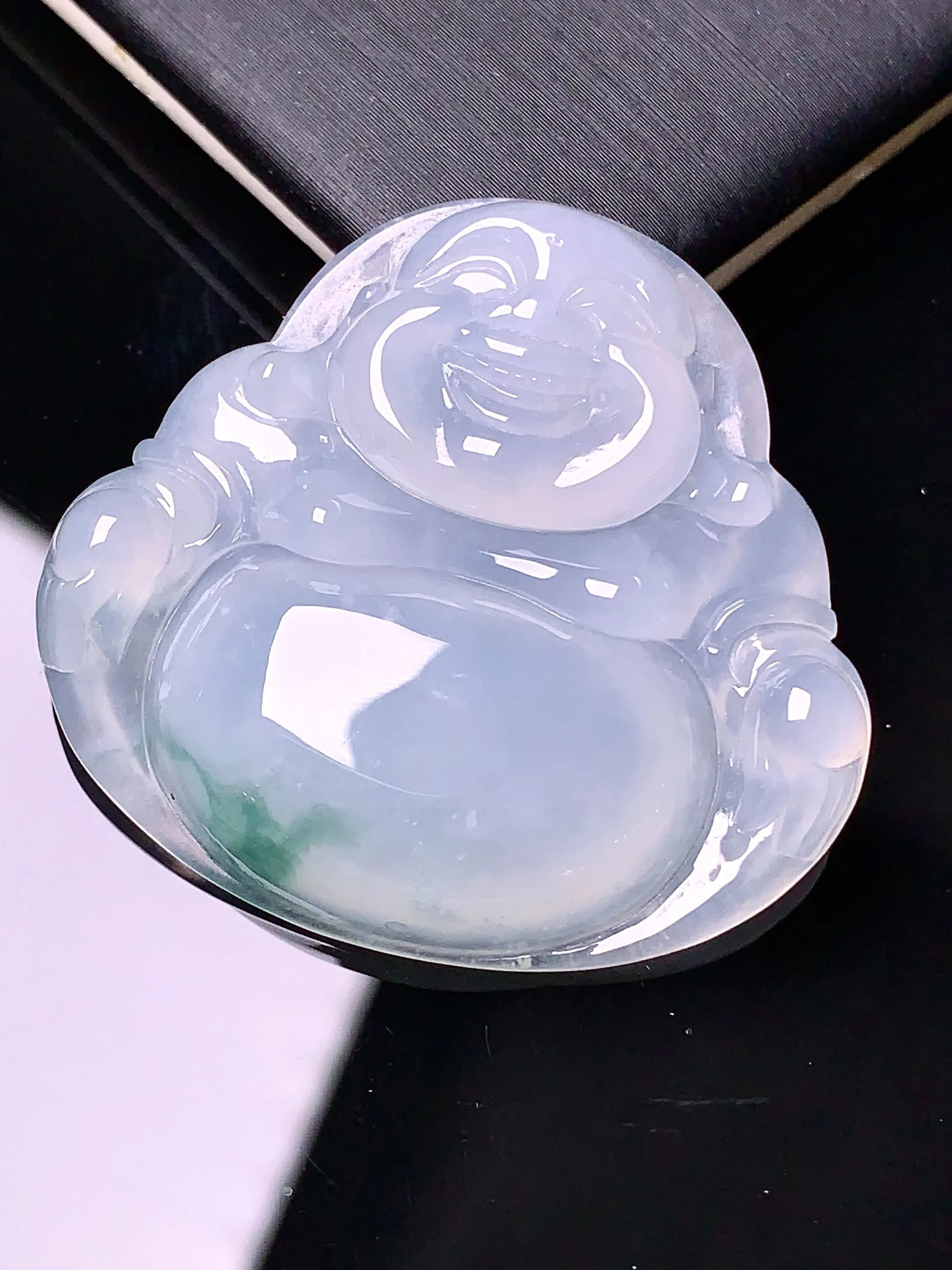 飘绿佛公吊坠 玉质细腻 色泽清新艳丽 整体尺寸33.5*36*6.2