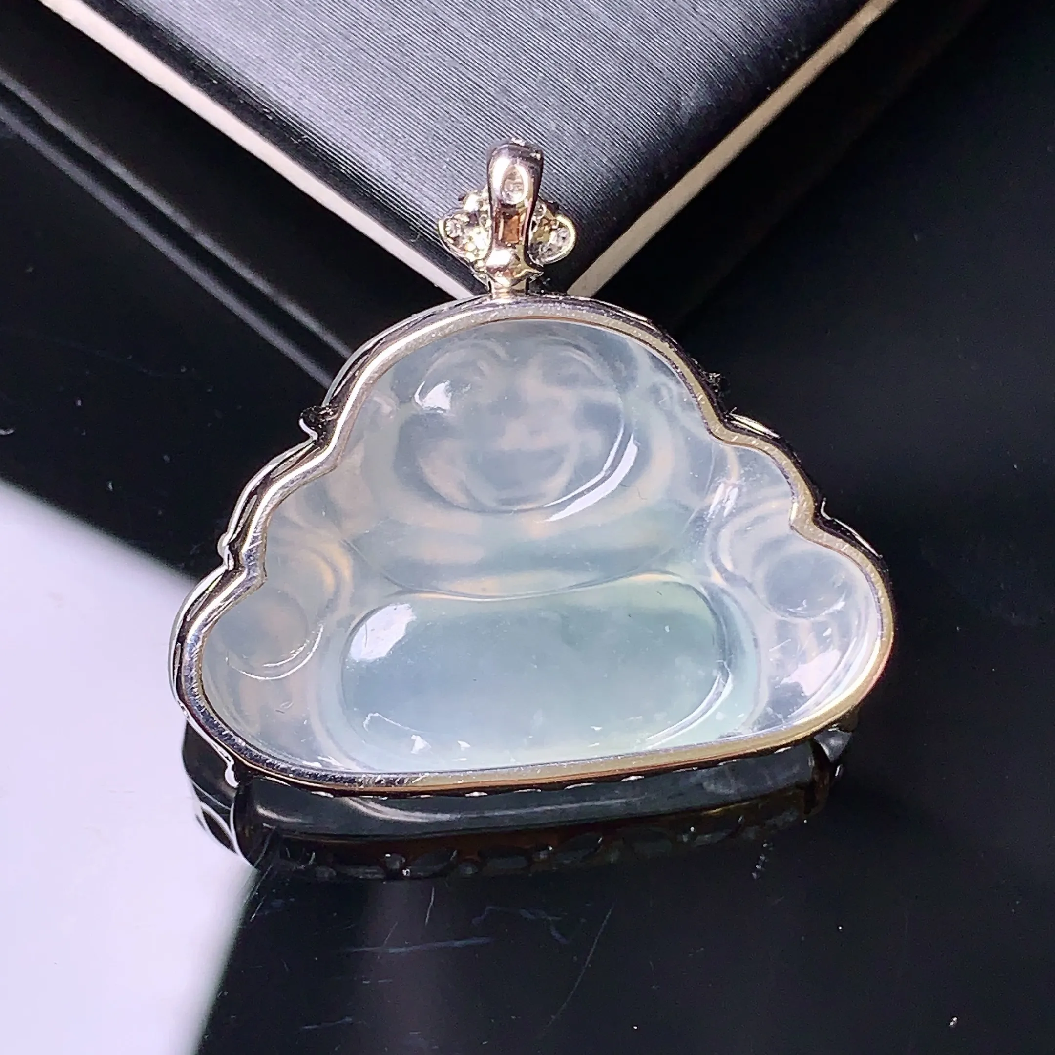 18k金钻镶嵌冰种佛公吊坠 玉质细腻 色泽清新艳丽 整体尺寸24.5*27.8*6.3