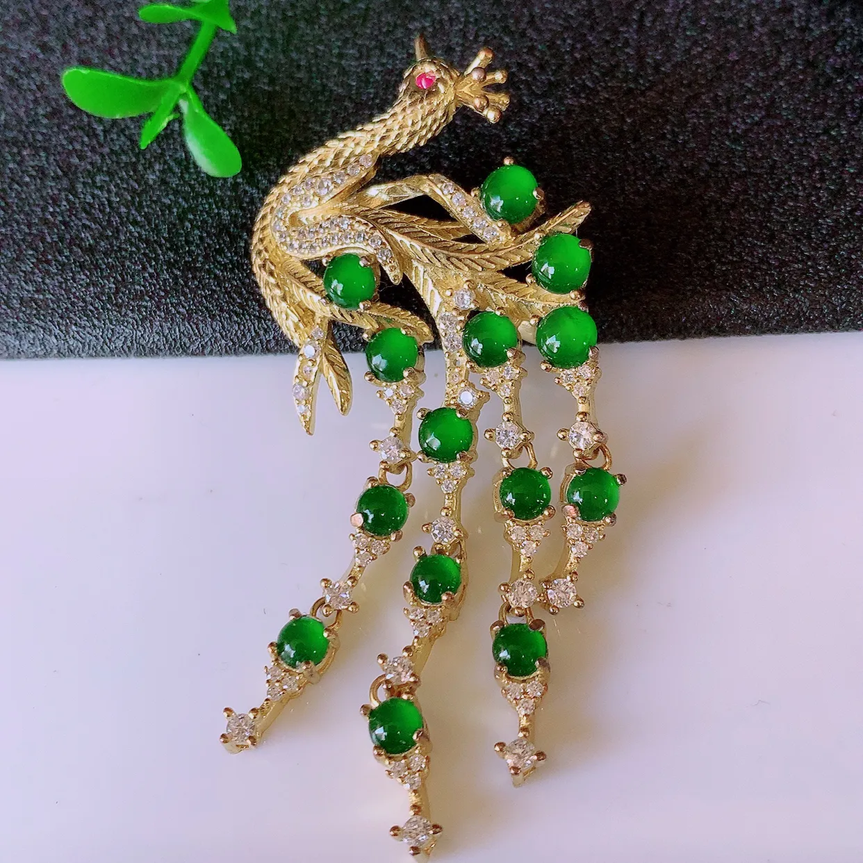 冰透满绿翡翠925银镶嵌凤凰胸针，自然光实拍，翠色灵动，颜色漂亮，种老水足，品相佳，佩戴佳品！#97.15整体60*32.5*11裸石4.2*4.2