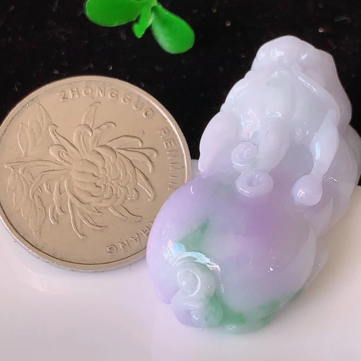 自然光实拍，冰润春带彩翡翠招财貔貅吊坠，民间有“一摸貔貅运程旺盛，再摸貔貅财运滚滚，三摸貔貅平步青云 ”的美好祝愿。#1.15