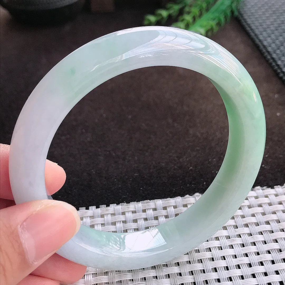 天然a货翡翠62.5/13/9.5老坑精美温润飘阳绿大圈口手镯宽边翡翠玉手镯